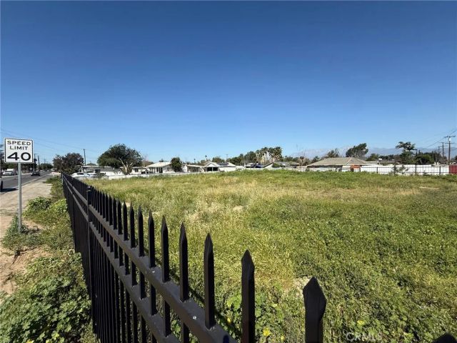 10621 Jurupa Rd, Jurupa Valley, CA 91752