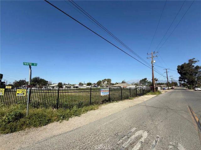 10621 Jurupa Rd, Jurupa Valley, CA 91752