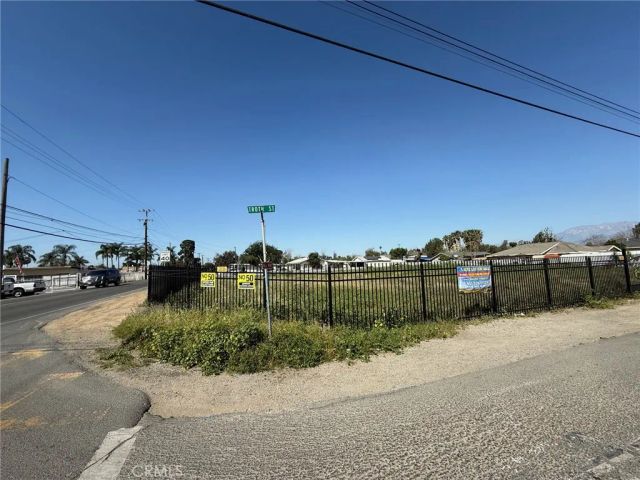 10621 Jurupa Rd, Jurupa Valley, CA 91752