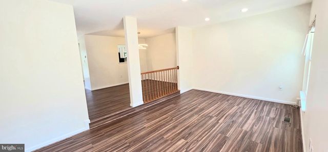 6008 RAINA DR, Centreville, VA 20120