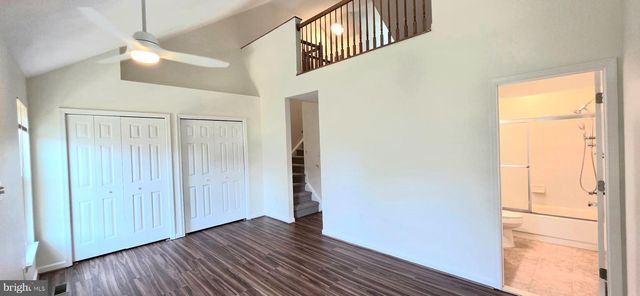 6008 RAINA DR, Centreville, VA 20120