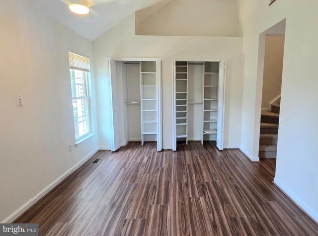 6008 RAINA DR, Centreville, VA 20120