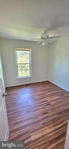 6008 RAINA DR, Centreville, VA 20120