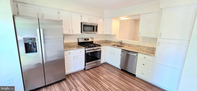 6008 RAINA DR, Centreville, VA 20120