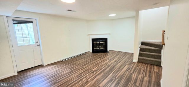 6008 RAINA DR, Centreville, VA 20120