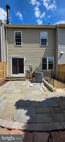 6008 RAINA DR, Centreville, VA 20120