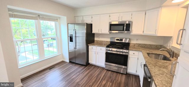 6008 RAINA DR, Centreville, VA 20120
