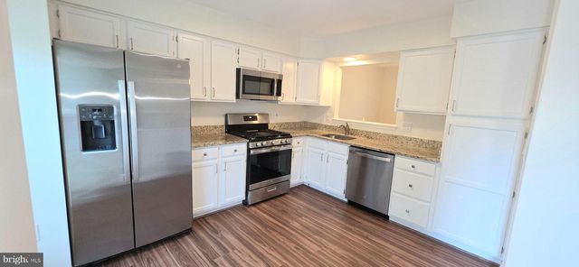 6008 RAINA DR, Centreville, VA 20120
