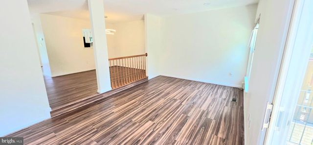 6008 RAINA DR, Centreville, VA 20120
