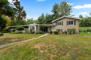 46 Tumblebrook Road, Woodbridge, CT 06525