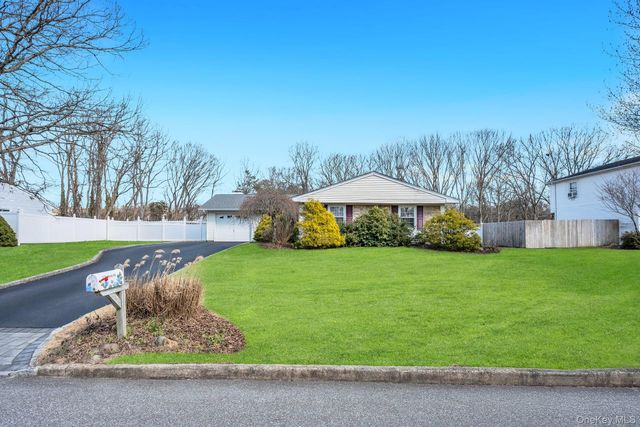 27 Westbrook Road, Coram, NY 11727