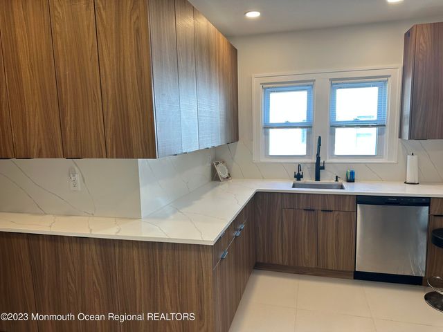 208 Lockwood Place, Oakhurst, NJ 07755
