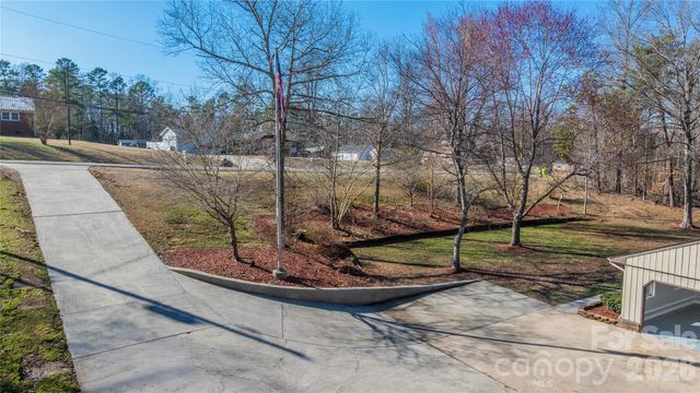 682 Cecil Street, Thomasville, NC 27360