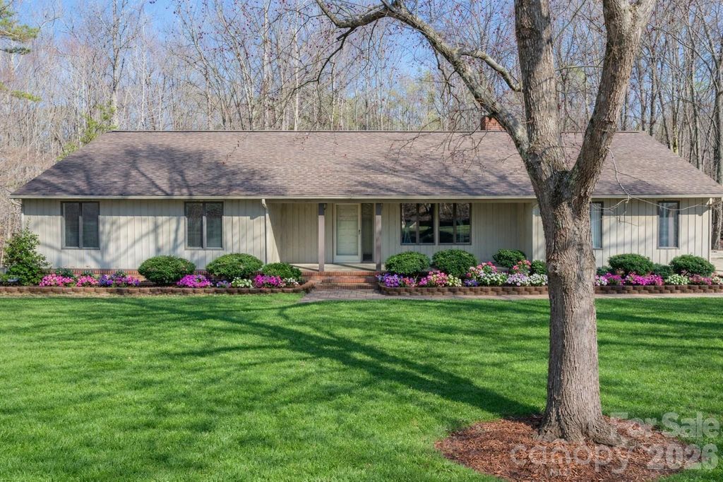 682 Cecil Street, Thomasville, NC 27360