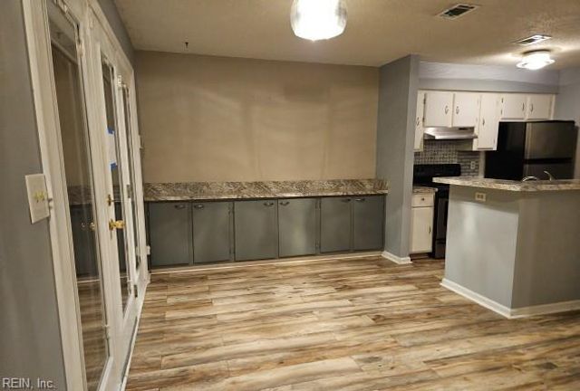 212 Burman Woods DR, Hampton, VA 23666