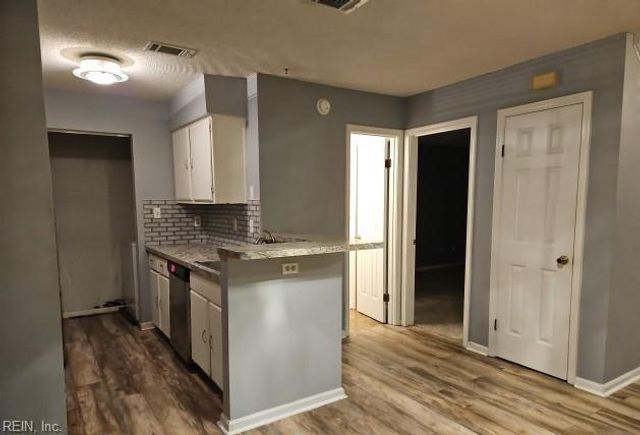 212 Burman Woods DR, Hampton, VA 23666