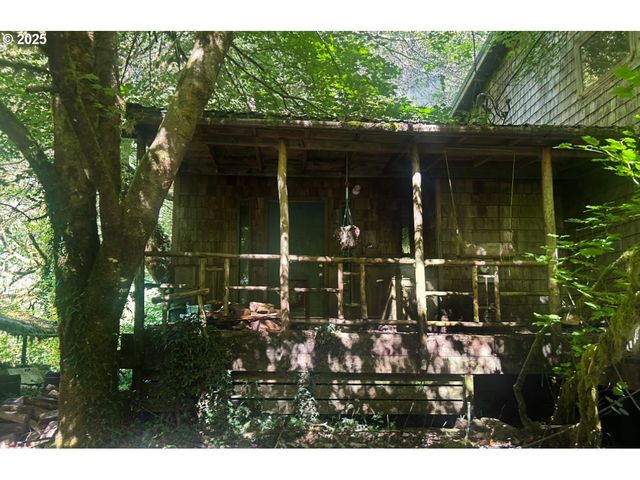 66487 CHEMEKETA Rd, Coos Bay, OR 97420