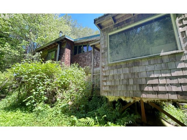 66487 CHEMEKETA Rd, Coos Bay, OR 97420