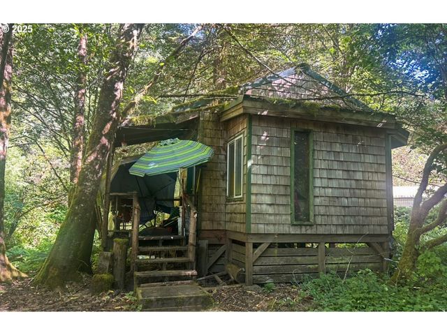 66487 CHEMEKETA Rd, Coos Bay, OR 97420