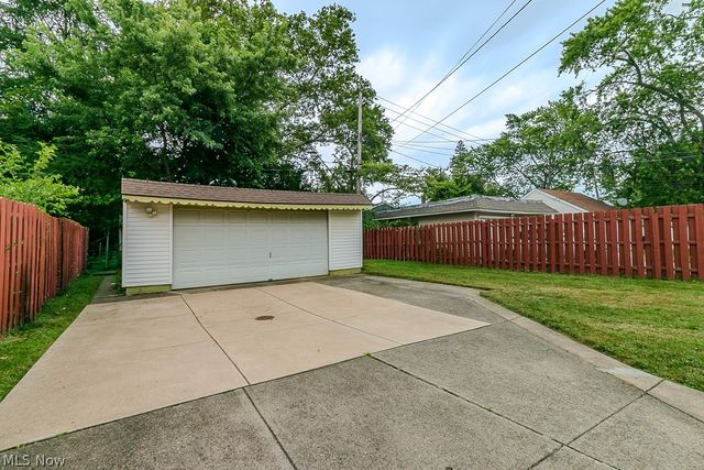 9815 Parkview Avenue, Garfield Heights, OH 44125
