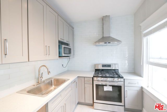 328 W 8th Street, Long Beach, CA 90813