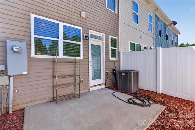 117 N Island Village Drive N, Mount Holly, NC 28120