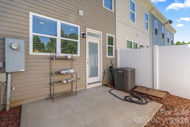 117 N Island Village Drive N, Mount Holly, NC 28120