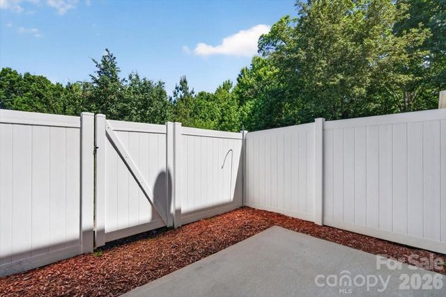 117 N Island Village Drive N, Mount Holly, NC 28120