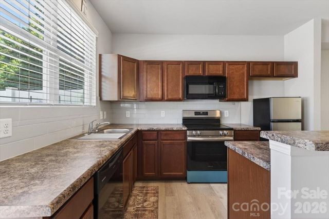 117 N Island Village Drive N, Mount Holly, NC 28120