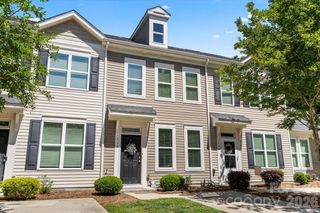 117 N Island Village Drive N, Mount Holly, NC 28120