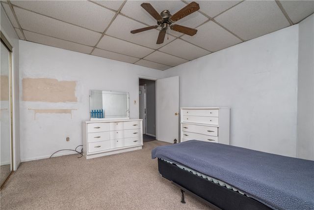 28 Penn Ave, Irwin, PA 15642