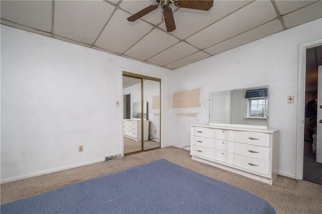 28 Penn Ave, Irwin, PA 15642