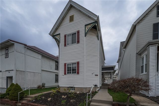 28 Penn Ave, Irwin, PA 15642