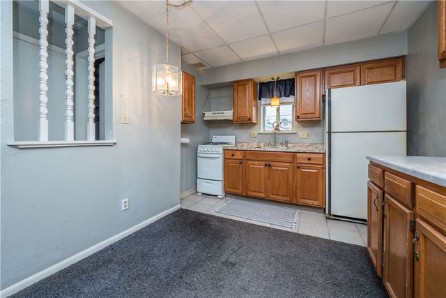 28 Penn Ave, Irwin, PA 15642