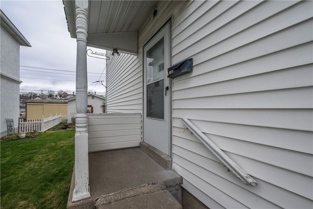 28 Penn Ave, Irwin, PA 15642