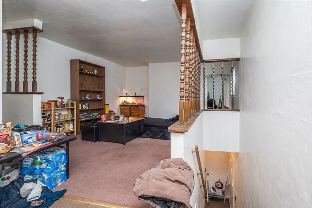 28 Penn Ave, Irwin, PA 15642