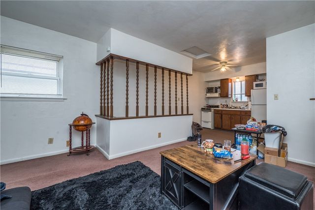 28 Penn Ave, Irwin, PA 15642