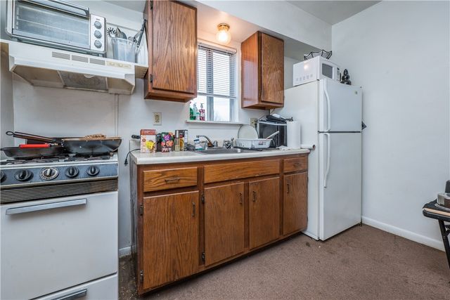 28 Penn Ave, Irwin, PA 15642