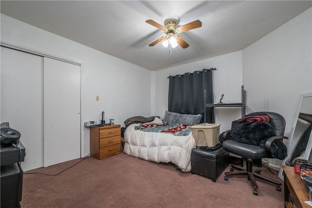 28 Penn Ave, Irwin, PA 15642