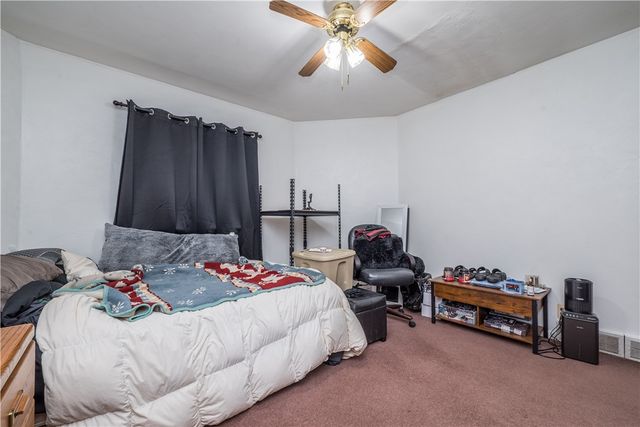 28 Penn Ave, Irwin, PA 15642