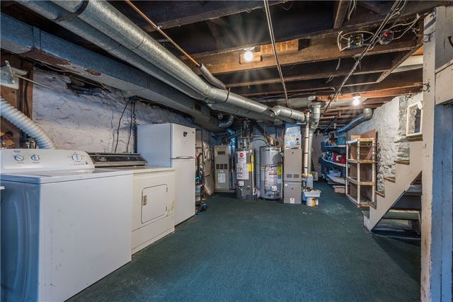 28 Penn Ave, Irwin, PA 15642