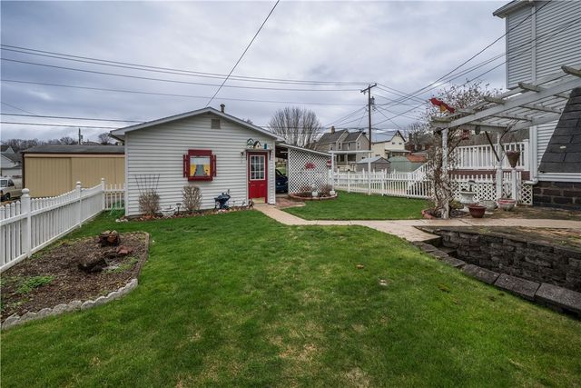 28 Penn Ave, Irwin, PA 15642