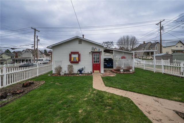 28 Penn Ave, Irwin, PA 15642