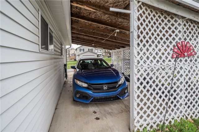 28 Penn Ave, Irwin, PA 15642