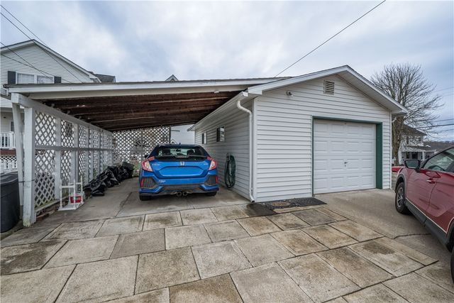 28 Penn Ave, Irwin, PA 15642