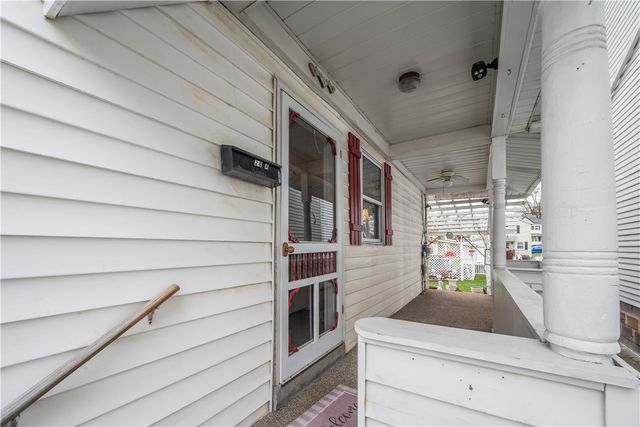 28 Penn Ave, Irwin, PA 15642