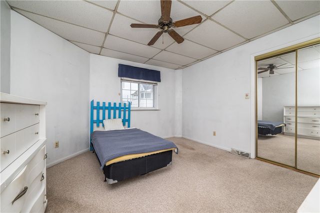 28 Penn Ave, Irwin, PA 15642