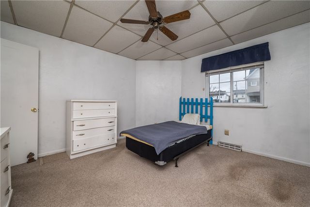 28 Penn Ave, Irwin, PA 15642