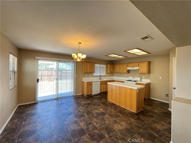 13579 Winewood, Victorville, CA 92392