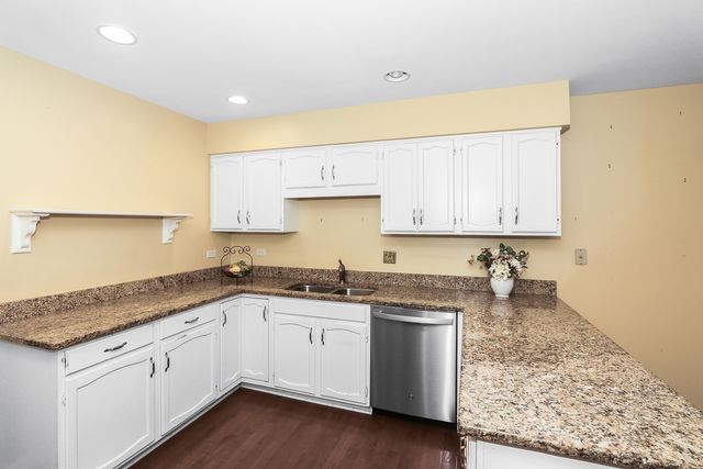 859 Saddlewood Drive, Glen Ellyn, IL 60137